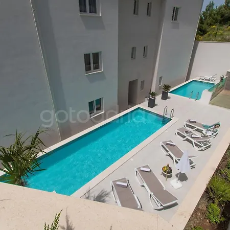 Apartment Smaragd - Bedroom Citrin With Shared Pool Makarska