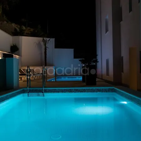Smaragd - Bedroom Citrin With Shared Pool Apartment *
