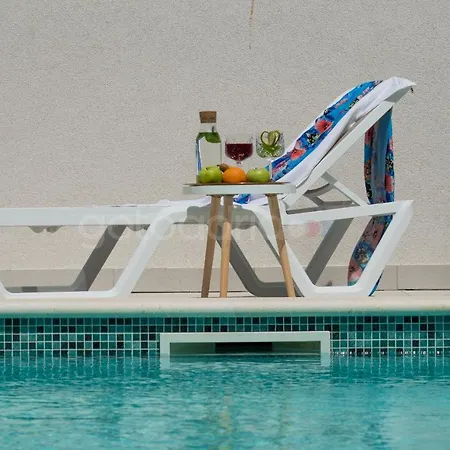 Smaragd - Bedroom Citrin With Shared Pool * Makarska